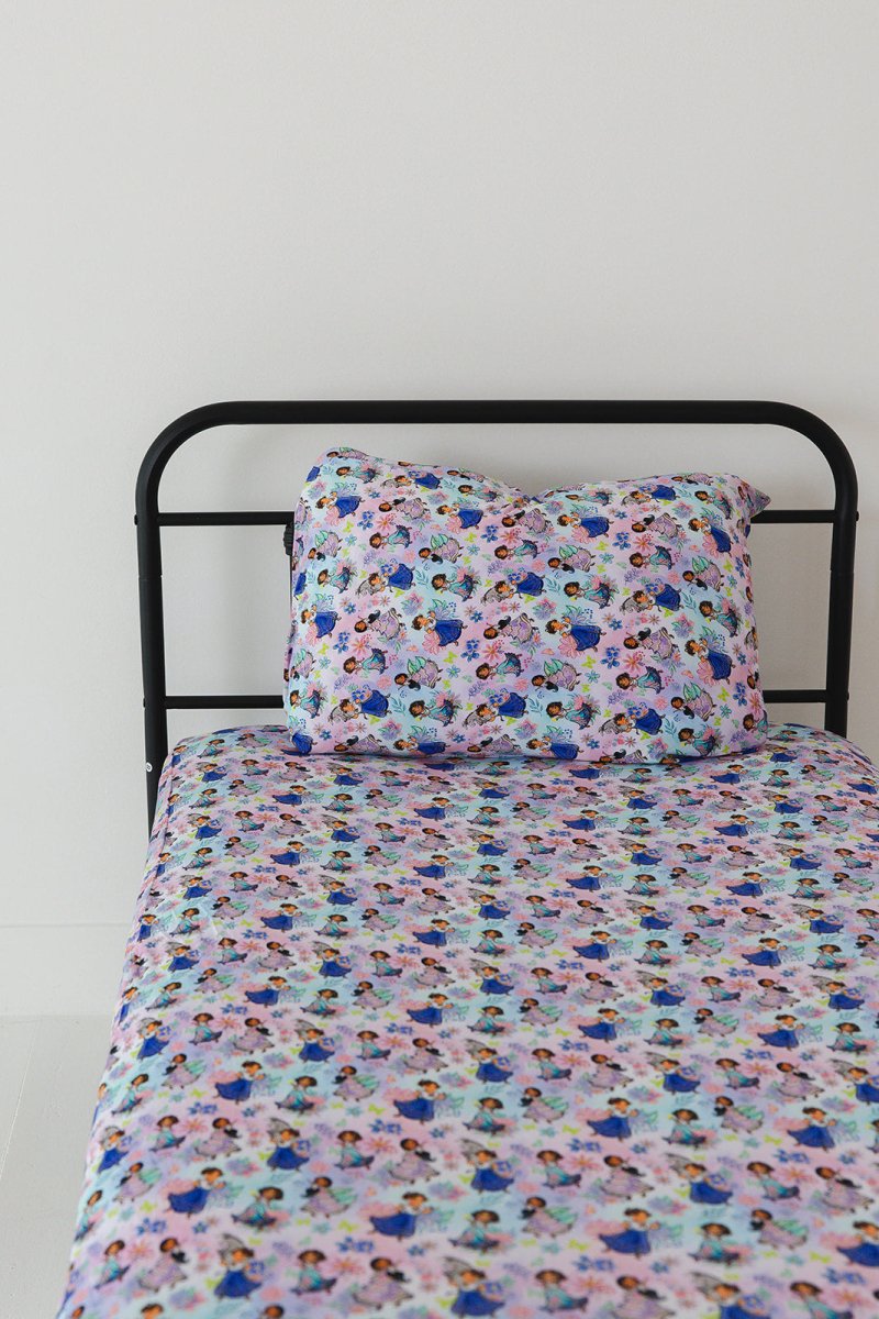 La Familia Twin Sheet + Pillowcase - scoots