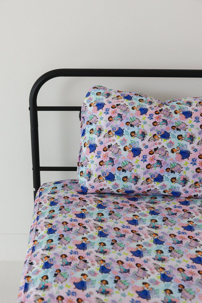 La Familia Twin Sheet + Pillowcase - scoots