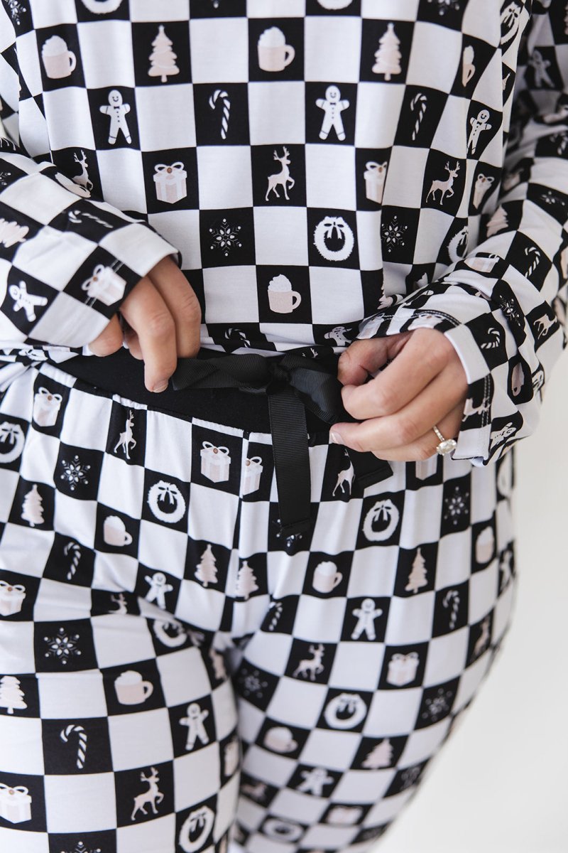 Midnight Mistletoe Women's Pajama Set - scoots