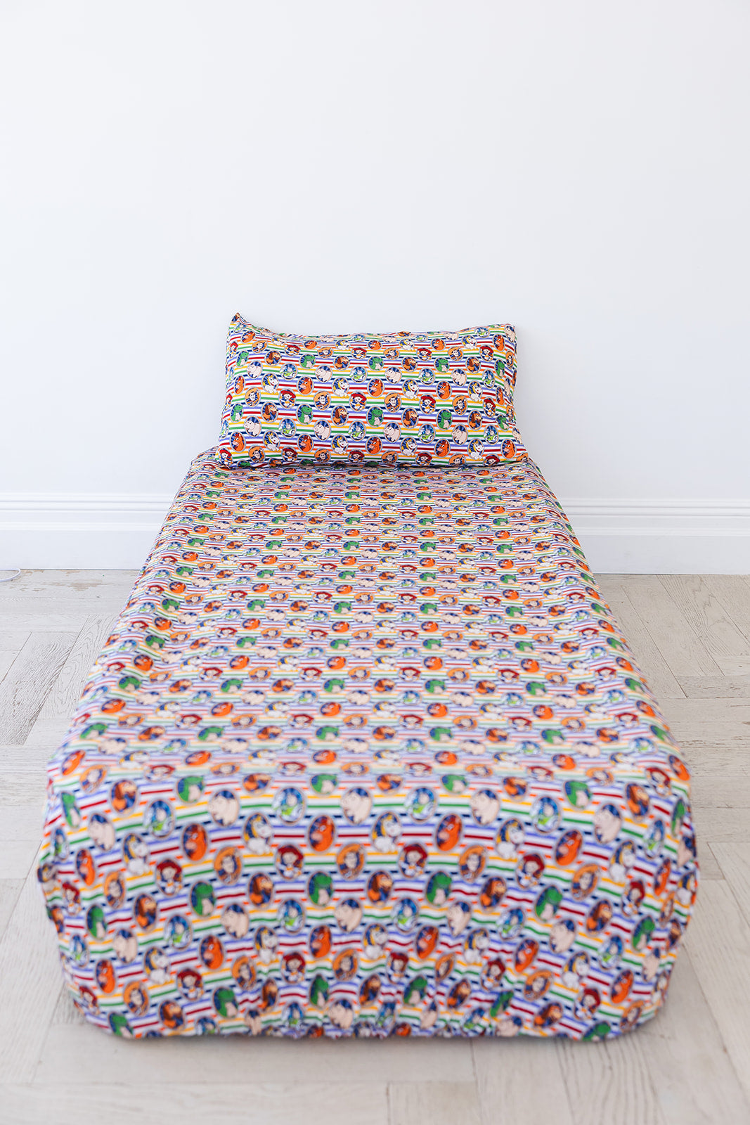 Mania! Twin Sheet + Pillowcase
