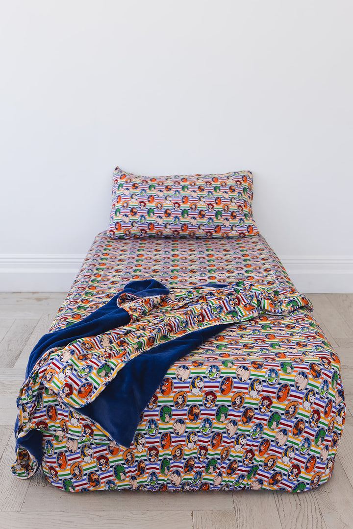 Mania! Twin Sheet + Pillowcase