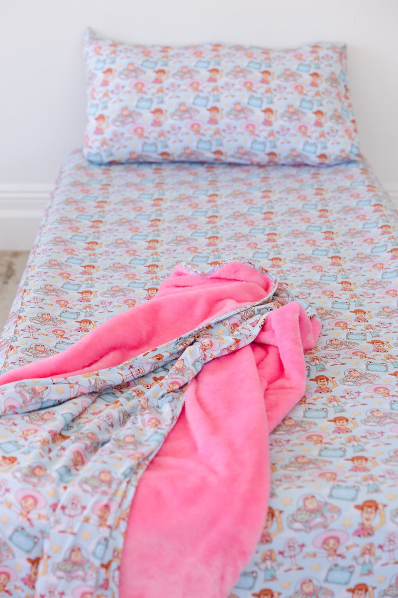 Bonnie's Room Plush Blanket - scoots
