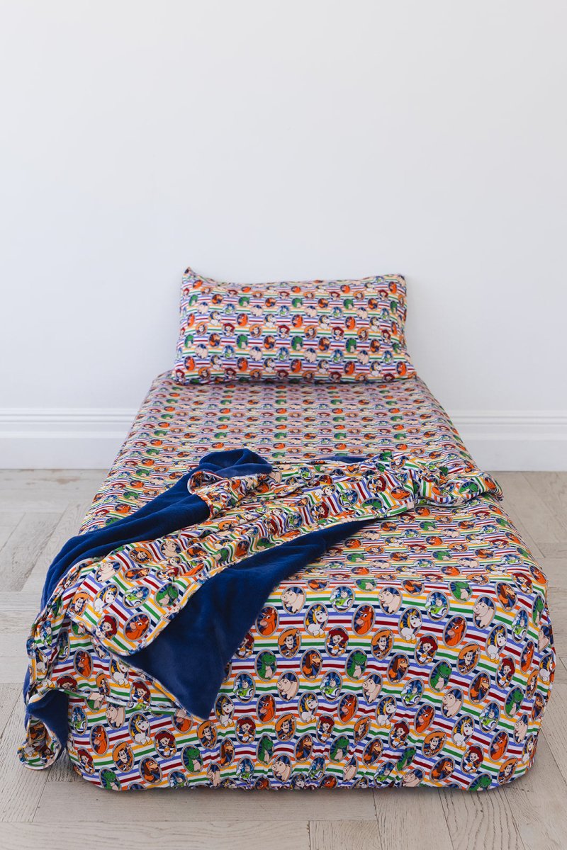 Mania! Twin Sheet + Pillowcase - scoots