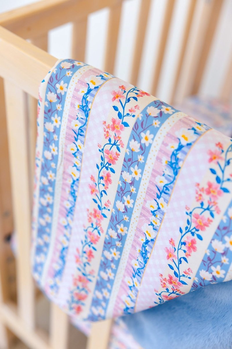 Posy Plush Blanket - scoots